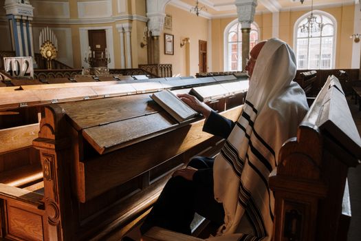 Zažijte Židovskou Kulturu v San Francisku: Od Synagog po Muzea